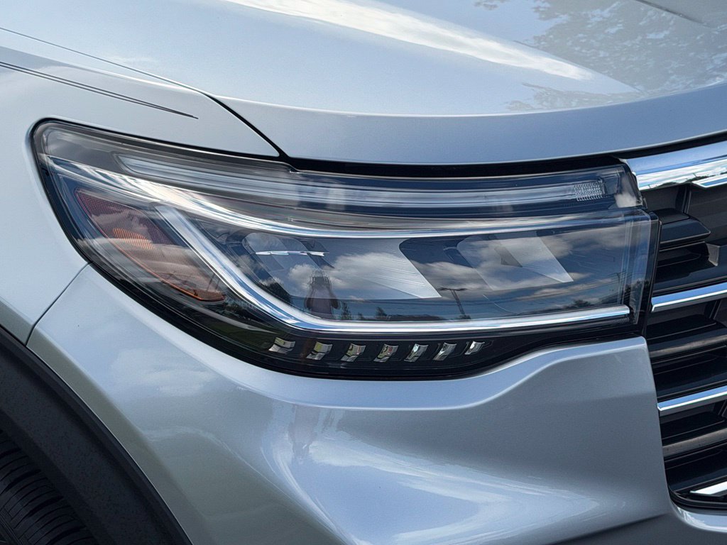 Certified 2025 Ford Explorer Active w/ Active Comfort Package RWD image 24