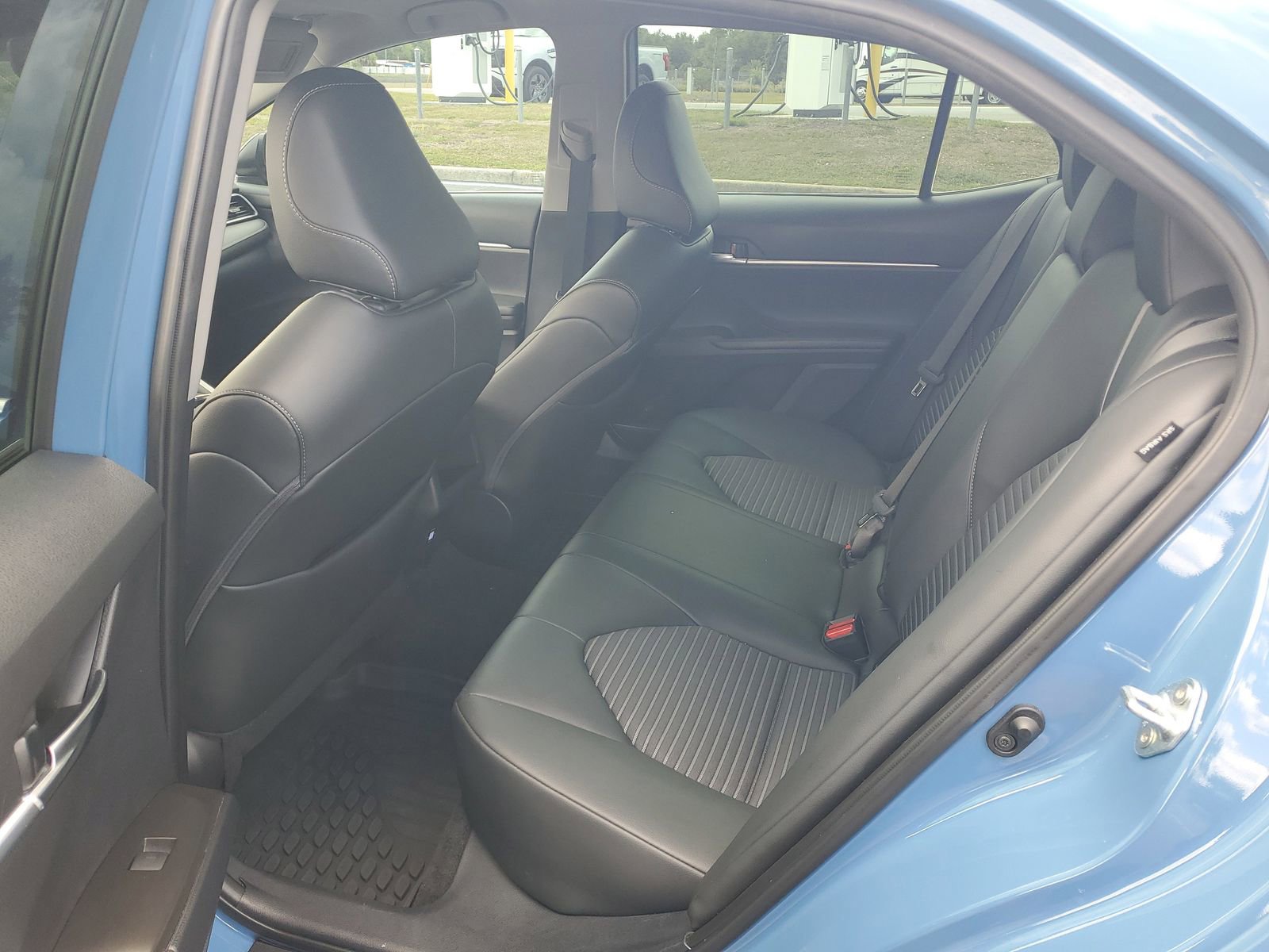 Used 2023 Toyota Camry SE FWD image 11