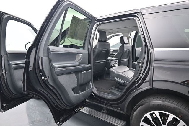 Certified 2025 Ford Expedition Platinum AWD/4WD image 15