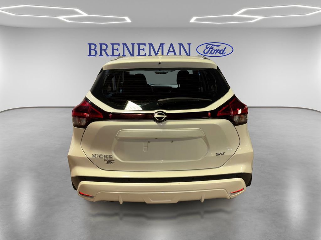 Used 2022 Nissan Kicks SV image 4