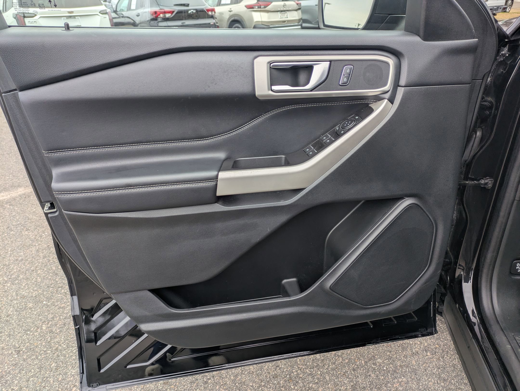 Certified 2022 Ford Explorer XLT w/ Equipment Group 202A image 13