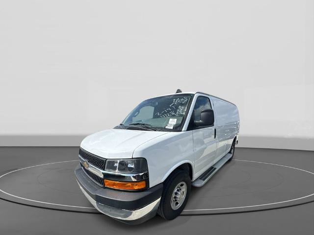 Used 2024 Chevrolet Express 2500 w/ Driver Convenience Package RWD image 4