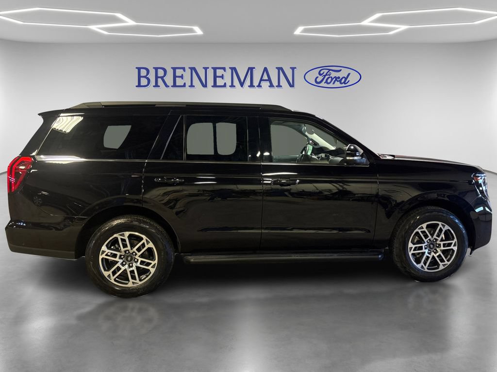 Certified 2025 Ford Expedition Active AWD/4WD image 5
