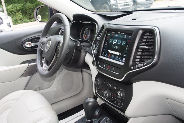 Used 2021 Jeep Cherokee Latitude Lux w/ Comfort/Convenience Group AWD/4WD image 10
