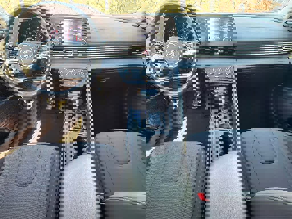 Used 2023 Hyundai Elantra SE image 18