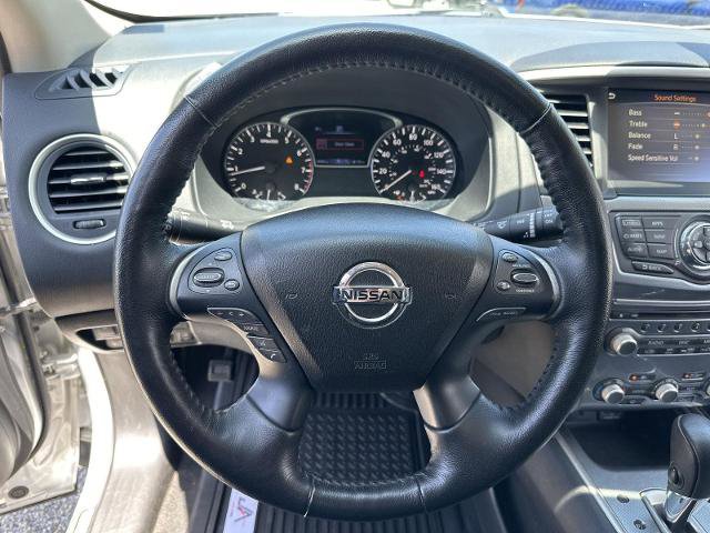 Used 2020 Nissan Pathfinder SL FWD image 15