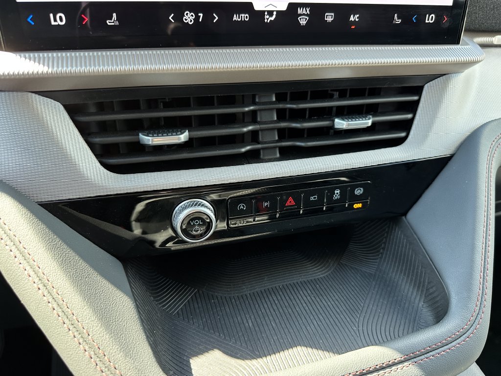 Certified 2026 Ford Explorer Active RWD image 31