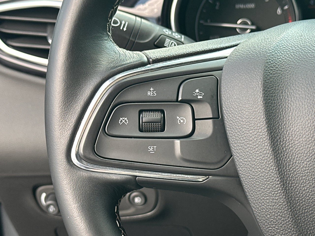 Used 2023 Buick Encore GX Select FWD image 27