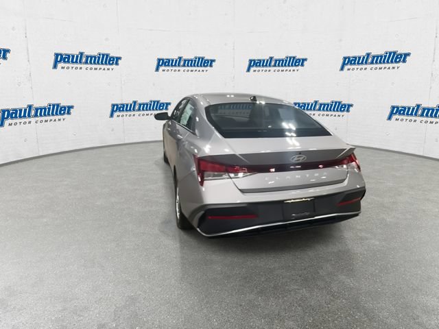Used 2025 Hyundai Elantra SE FWD image 8