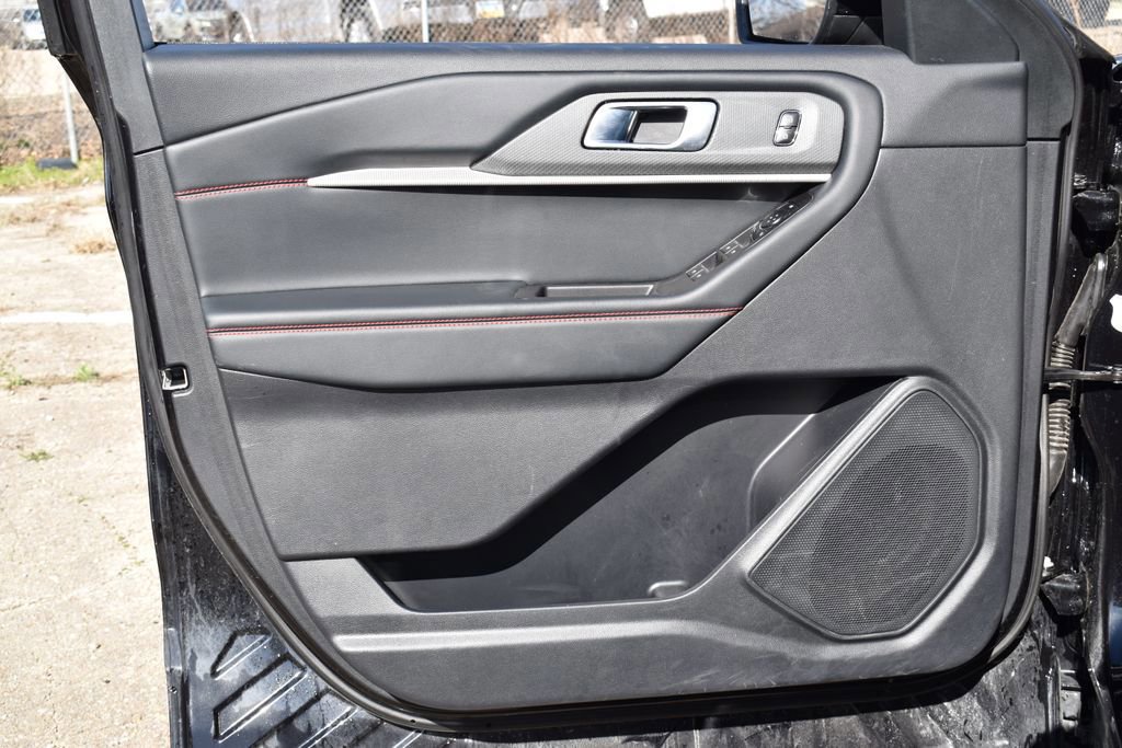 Certified 2025 Ford Explorer ST-Line w/ ST-Line Street Pack image 9
