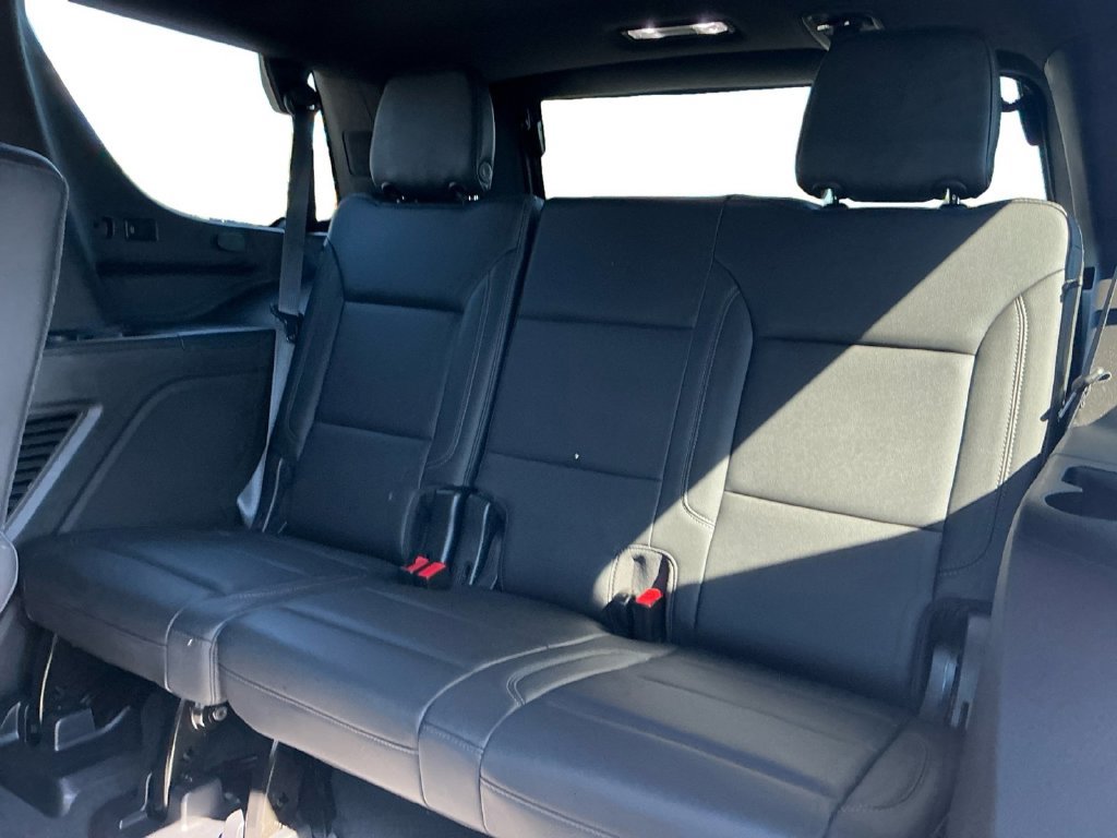 Used 2021 Chevrolet Tahoe Z71 w/ Luxury Package AWD/4WD image 21