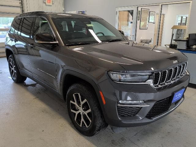Used 2024 Jeep Grand Cherokee Limited AWD/4WD image 7