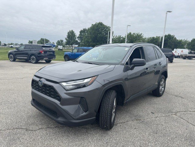 Used 2023 Toyota RAV4 LE AWD/4WD image 3