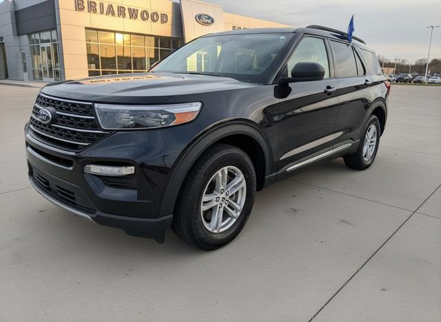 Certified 2024 Ford Explorer XLT w/ Equipment Group 202A AWD/4WD image 1