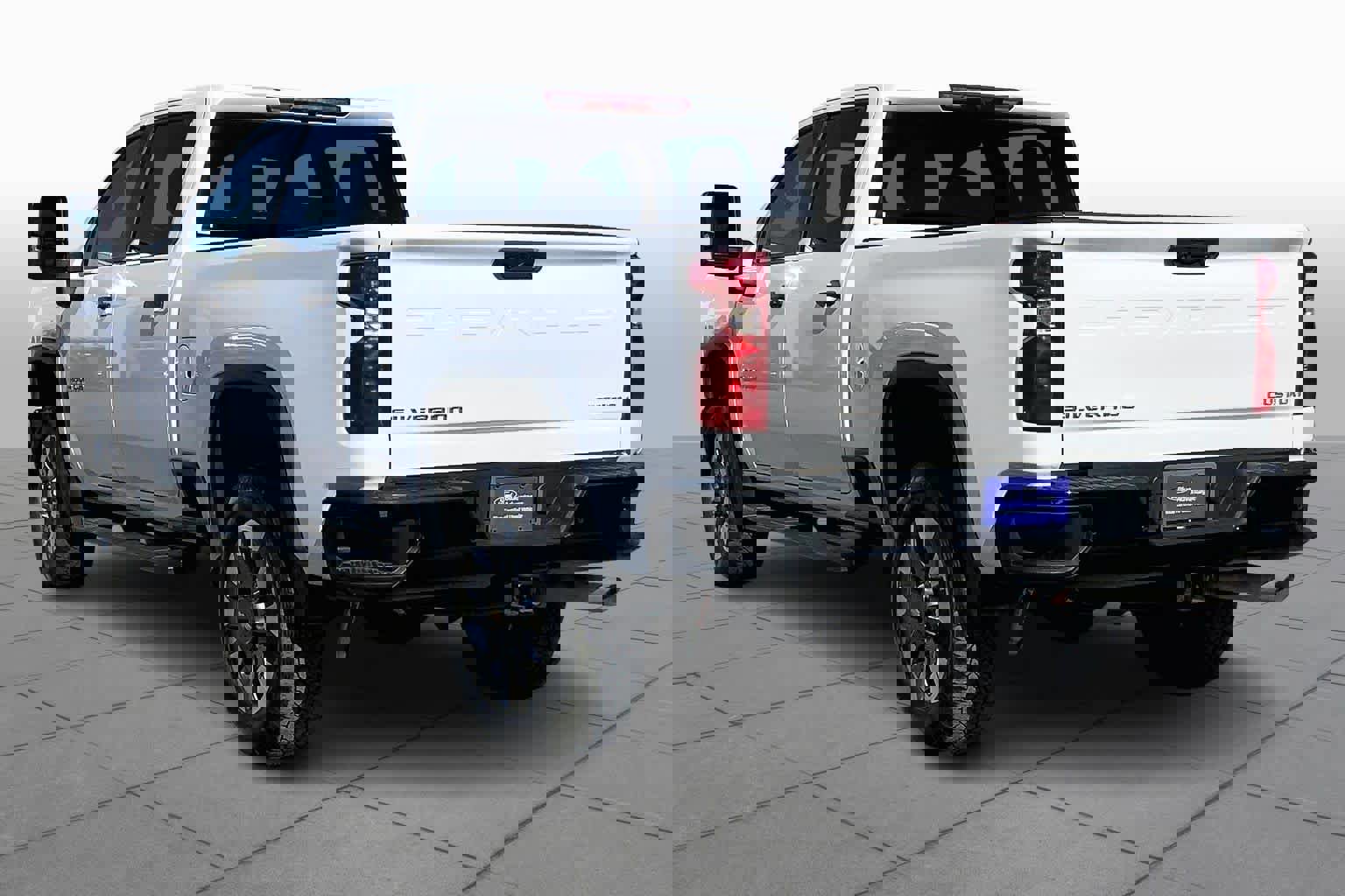 Used 2024 Chevrolet Silverado 2500 Custom w/ Custom Value Package image 4