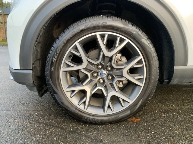 Certified 2025 Ford Explorer Platinum w/ Ultimate Package image 12