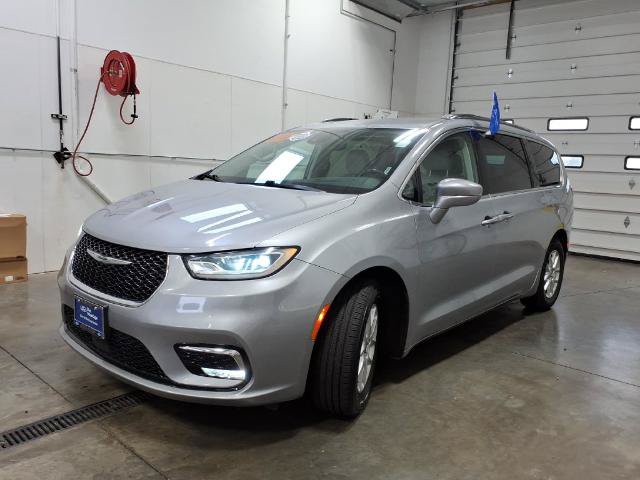 Used 2021 Chrysler Pacifica Touring-L FWD image 3