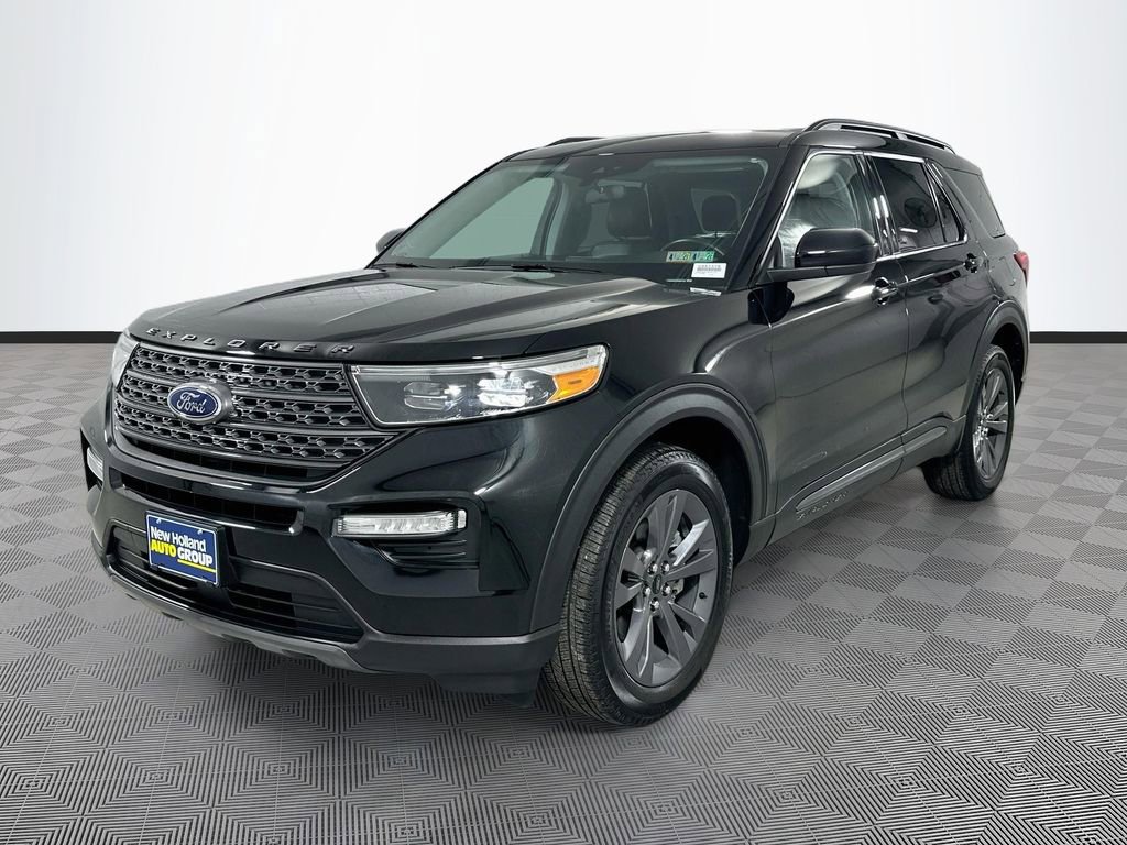 Certified 2024 Ford Explorer XLT w/ Equipment Group 202A AWD/4WD image 3