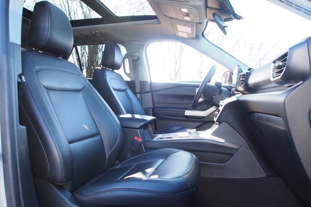 Certified 2024 Ford Explorer XLT w/ Equipment Group 202A image 11