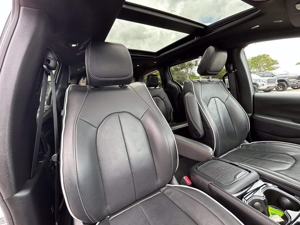 Used 2026 Chrysler Pacifica Limited FWD image 30
