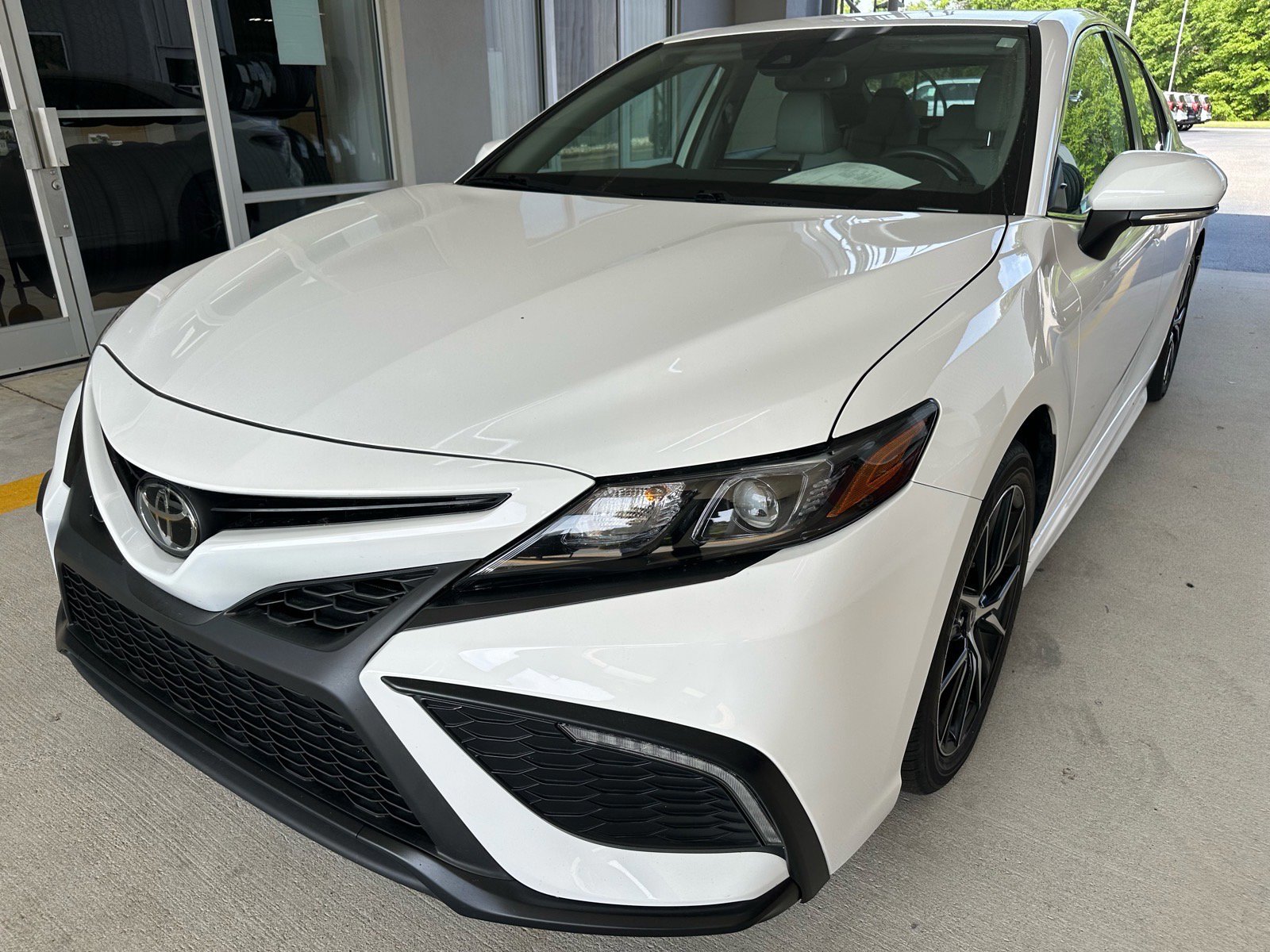 Used 2023 Toyota Camry SE w/ Convenience Package image 2