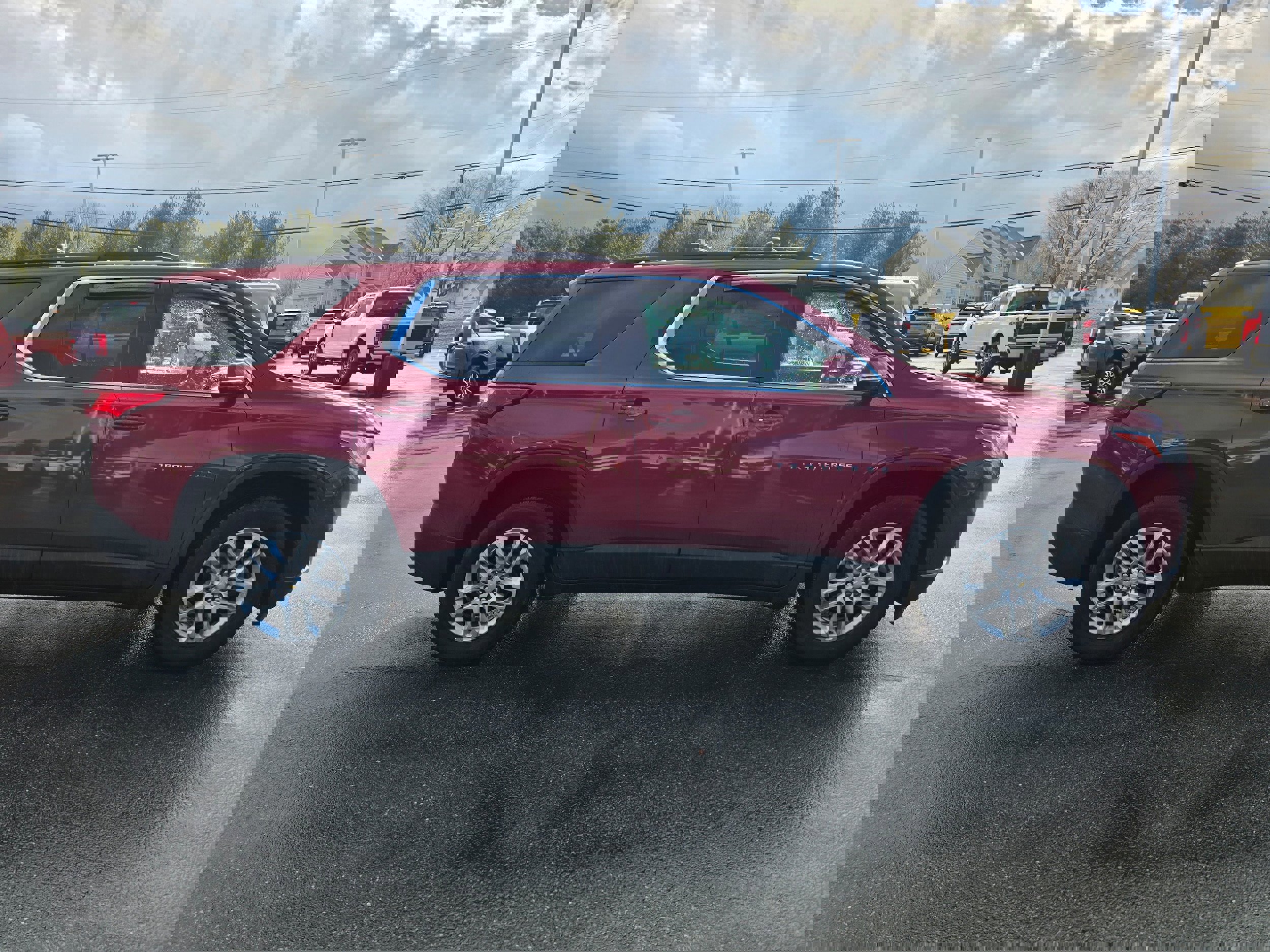 Used 2020 Chevrolet Traverse LT image 2