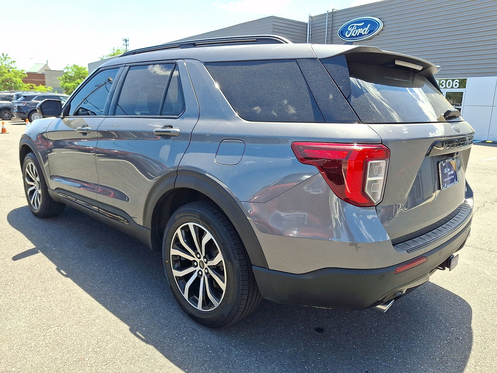 Certified 2023 Ford Explorer ST-Line w/ Class IV Trailer Tow Package AWD/4WD image 7