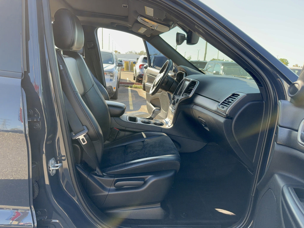 Used 2018 Jeep Grand Cherokee Altitude image 14