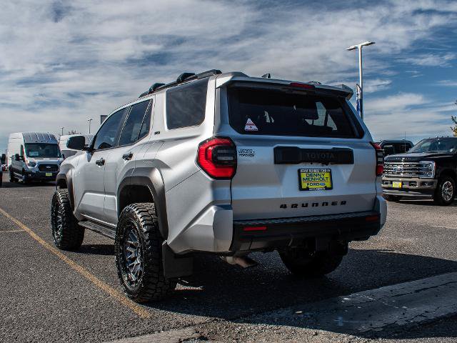 Used 2025 Toyota 4Runner SR5 AWD/4WD image 7