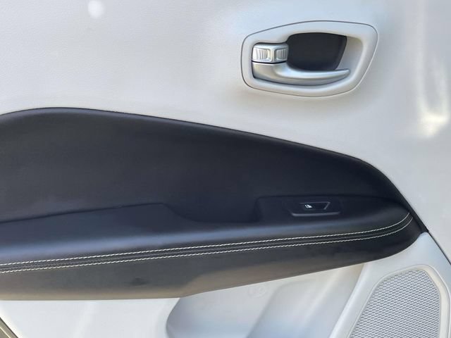 Used 2018 Jeep Compass Latitude w/ Popular Equipment Group FWD image 11