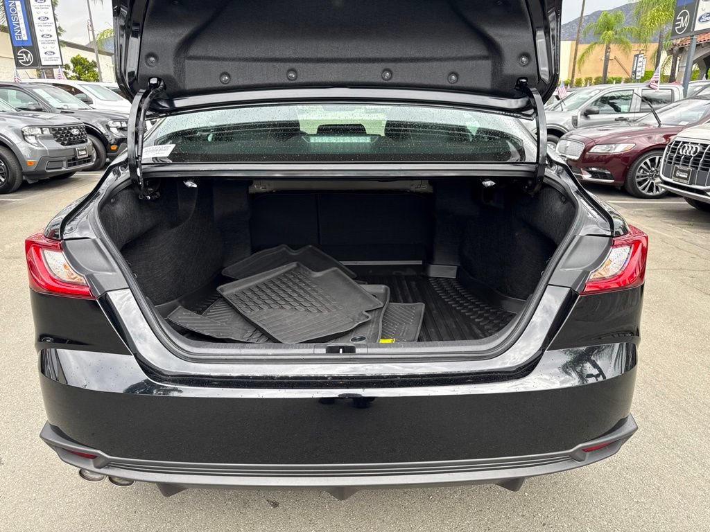 Used 2026 Toyota Camry SE w/ Multimedia Upgrade Package FWD image 17
