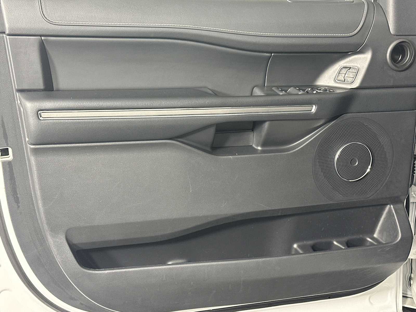 Certified 2024 Ford Expedition Max XLT image 9