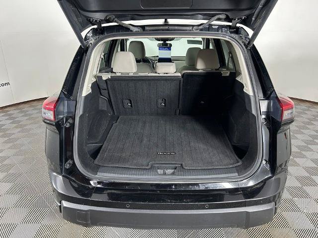 Used 2025 Nissan Rogue SV AWD/4WD image 19