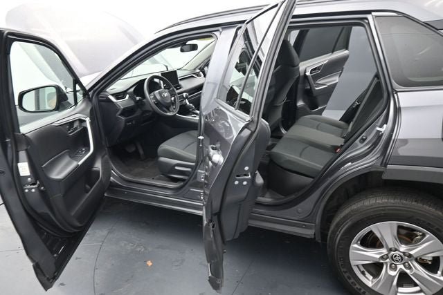 Used 2025 Toyota RAV4 LE AWD/4WD image 17