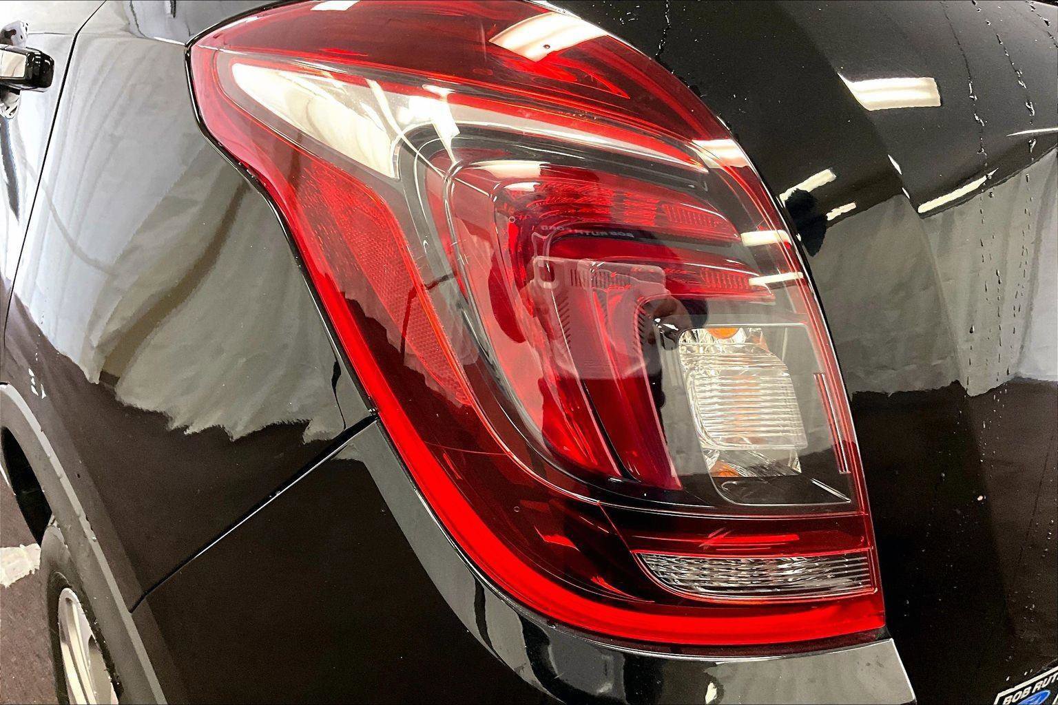 Used 2020 Buick Encore Preferred image 28