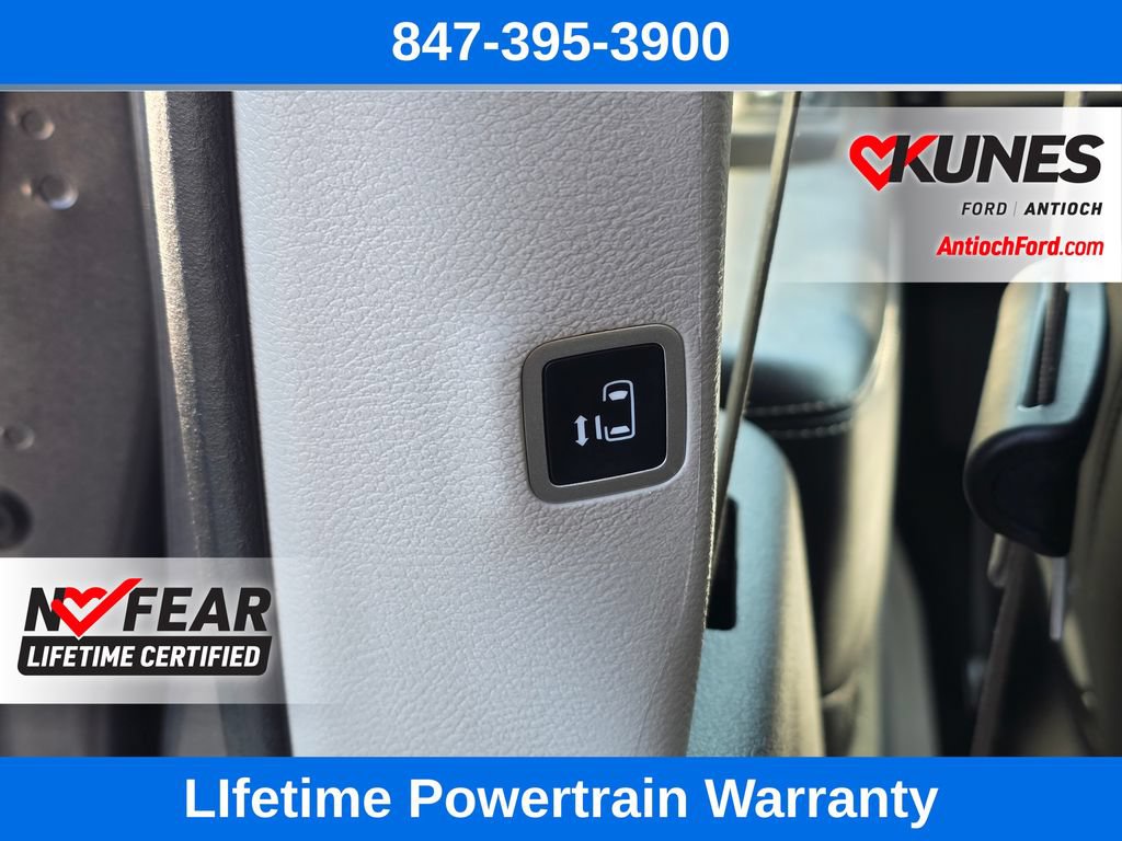 Used 2023 Chrysler Pacifica Touring-L FWD image 20