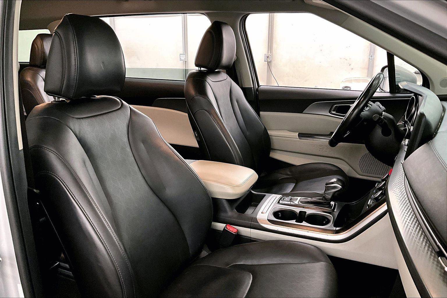 Used 2022 Kia Carnival LX image 9