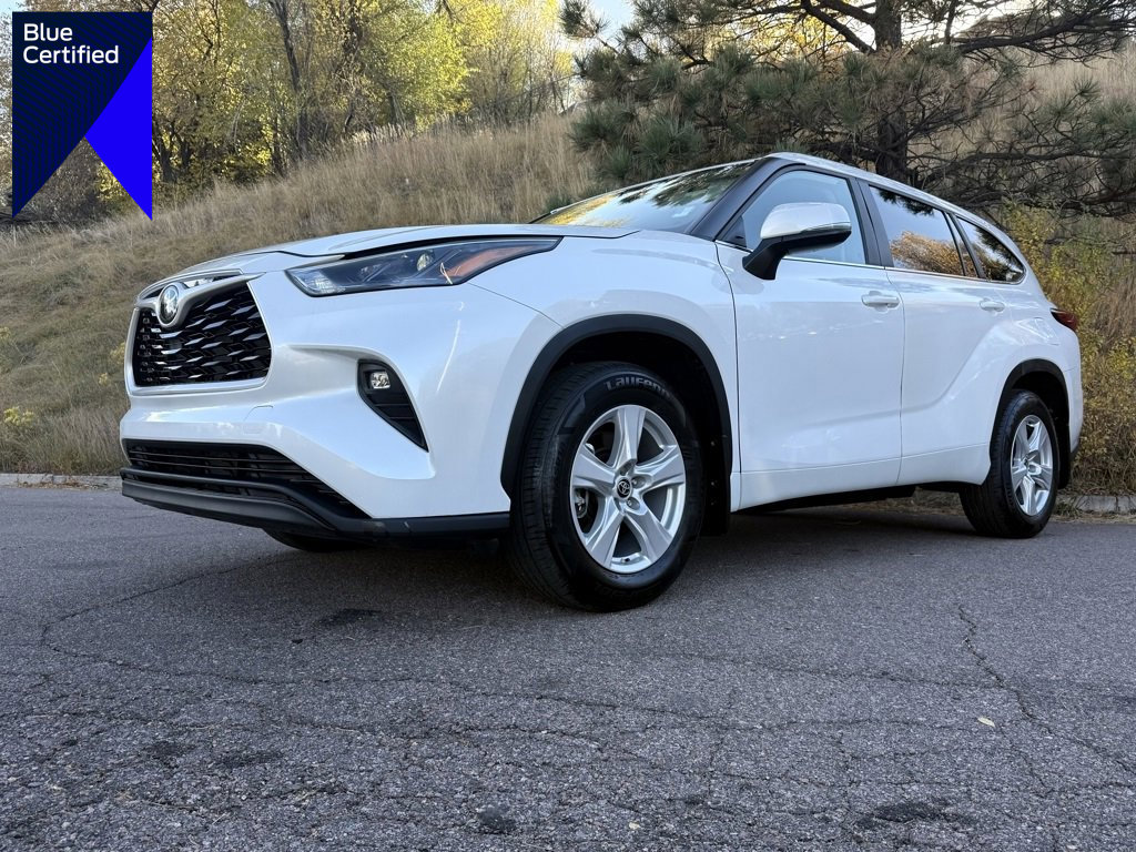 Used 2023 Toyota Highlander LE image 1