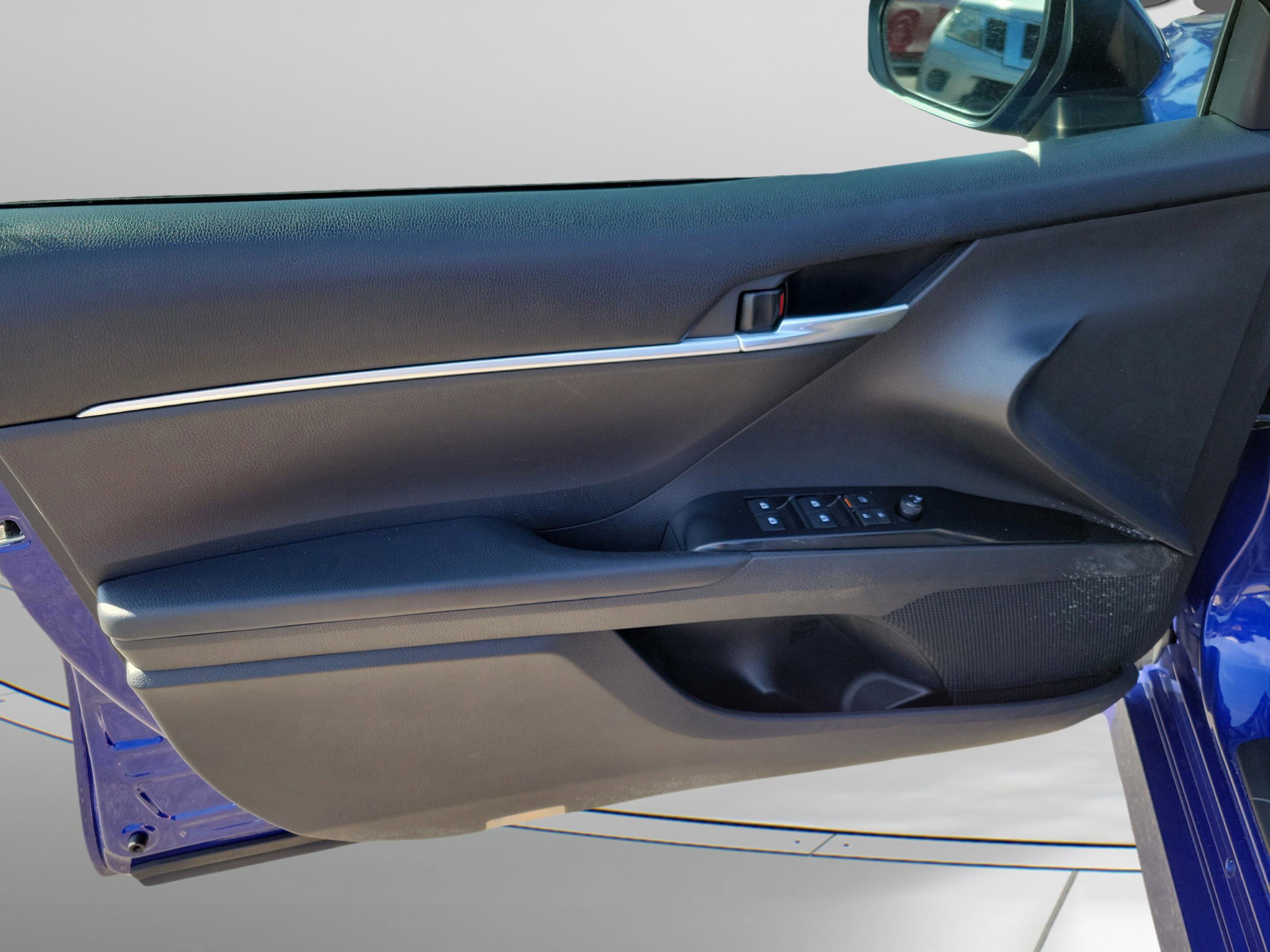 Used 2018 Toyota Camry LE image 28