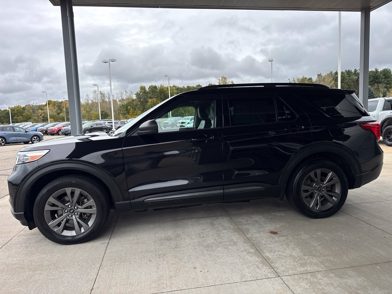 Certified 2021 Ford Explorer XLT w/ Equipment Group 202A AWD/4WD image 4