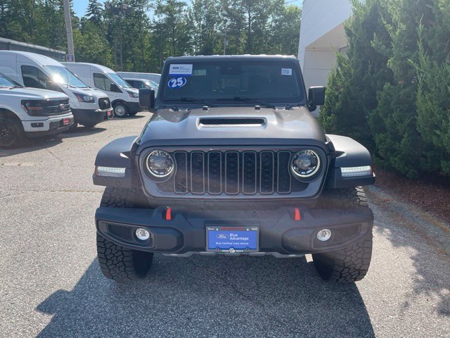 Used 2025 Jeep Gladiator Mojave w/ Convenience Group AWD/4WD image 3