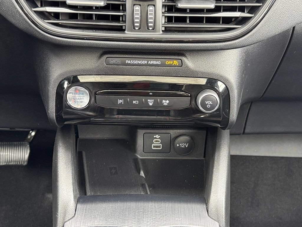 Certified 2025 Ford Escape ST-Line Elite w/ Premium Technology Package AWD/4WD image 17
