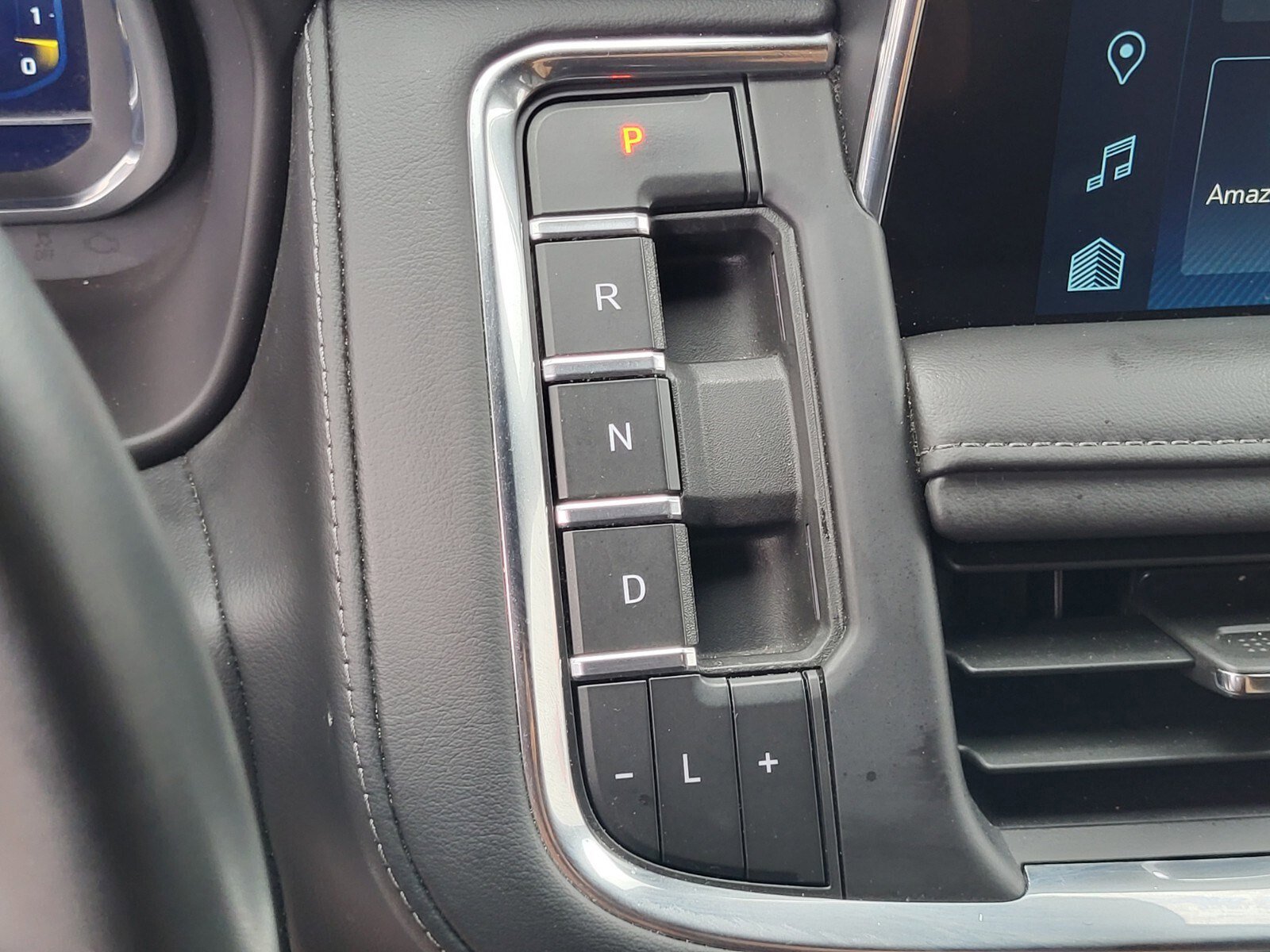 Used 2024 Chevrolet Suburban LT image 25