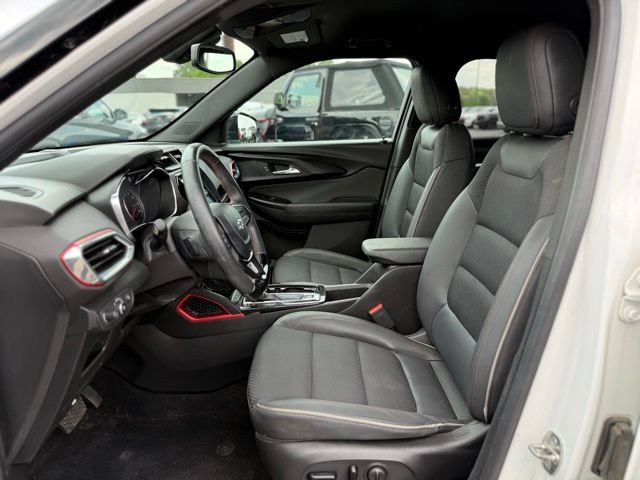 Used 2022 Chevrolet TrailBlazer RS w/ Technology Package FWD image 13