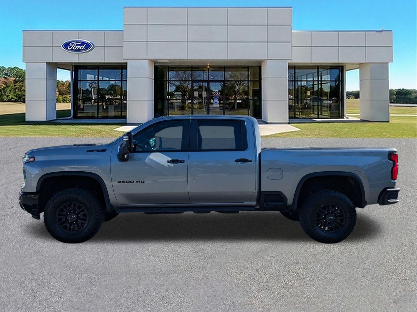 Used 2025 Chevrolet Silverado 2500 ZR2 w/ Technology Package AWD/4WD image 7