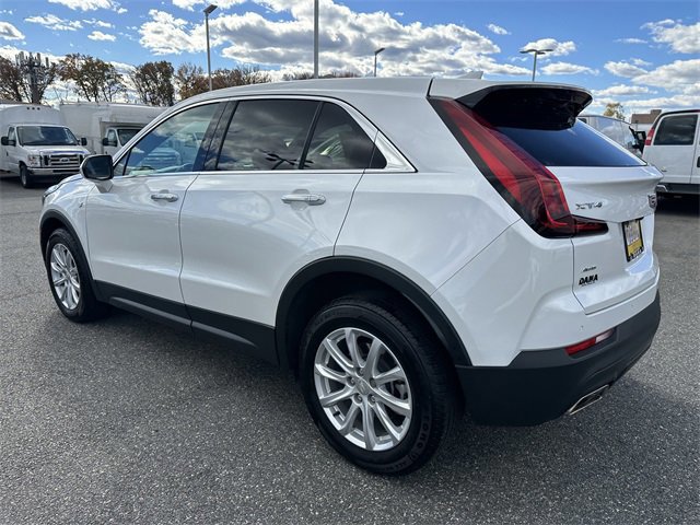 Used 2022 Cadillac XT4 Luxury w/ Cold Weather Package image 3