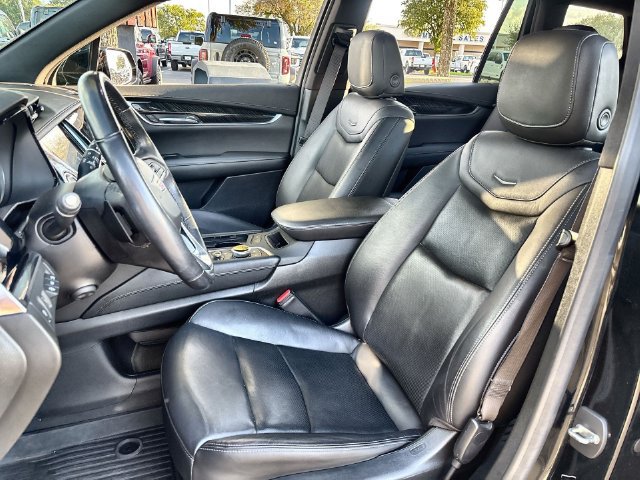 Used 2021 Cadillac XT6 Premium Luxury w/ LPO, ONYX Package FWD image 19