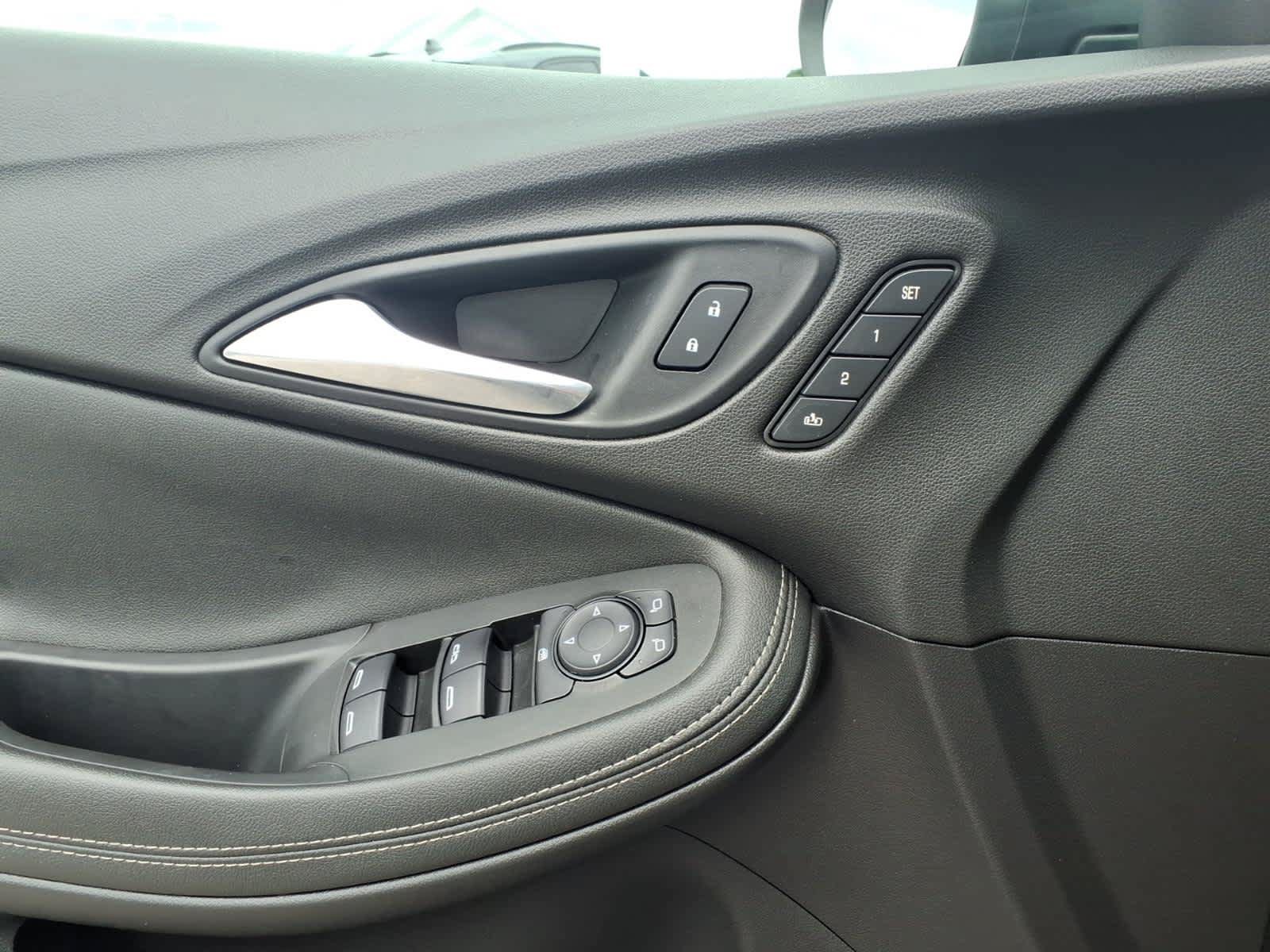 Used 2020 Buick Encore GX Essence FWD image 16