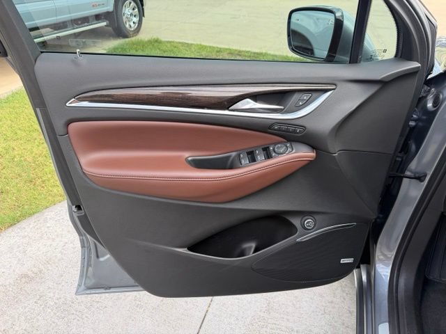 Used 2021 Buick Enclave Avenir w/ Avenir Technology Package FWD image 10
