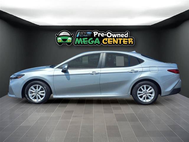Used 2025 Toyota Camry LE FWD image 3